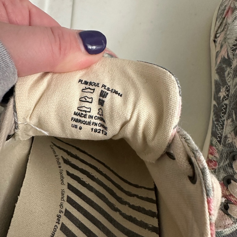 Taos Women's Floral Canvas Sneakers | 9 - Picture 3 of 5